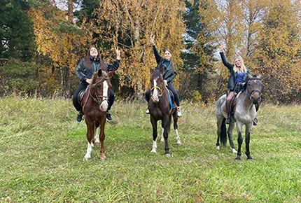 Прогулка на лошади за 600 рублей по купону