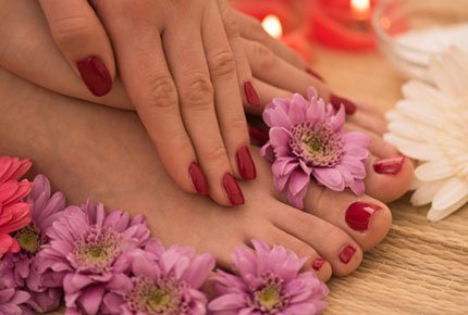 Маникюр и педикюр в салоне «Селена» на Красноармейской со скидкой 50%
