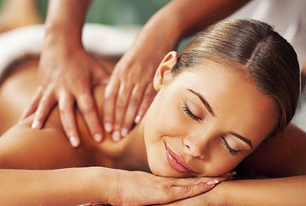 Классический массаж за 300 рублей по купону в Body mania massage&spa на Фрунзе