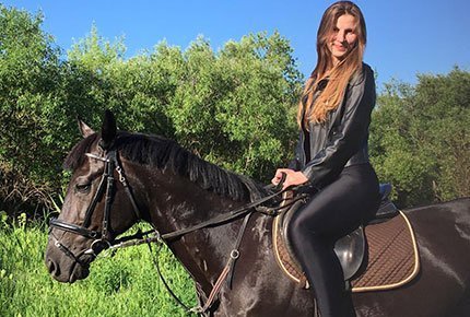 Конная прогулка вдоль реки со скидкой 50%