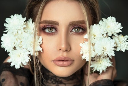 Ламинирование ресниц и оформление бровей со скидкой 50% в студии красоты «Новый сезон»