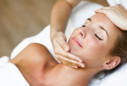 Подарочные сертификаты на массажи для лица и тела со скидкой 50% от йога-центра «Саттва»