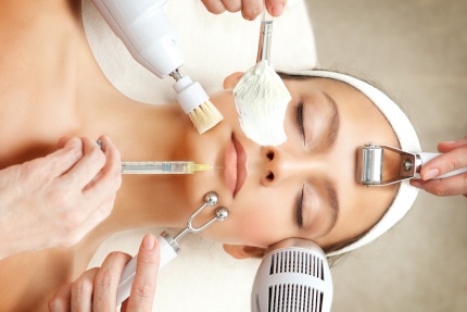 Новогодняя комплексная чистка лица со скидкой 50% в медицинском клубе ProZдоровье