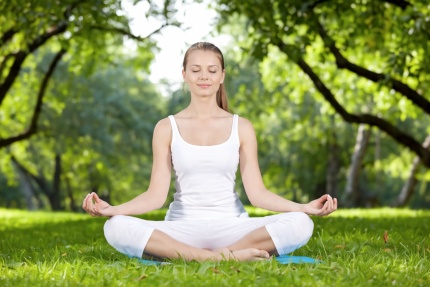 Абонемент на 4 занятия в йога-клубе "Жива" со скидкой 61%