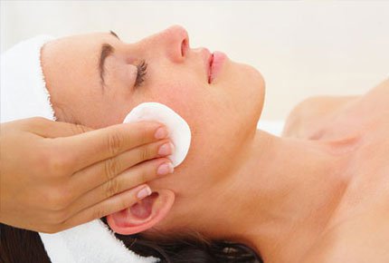 Пять видов чистки лица с пилингом со скидкой 50% в салоне красоты «Ника»