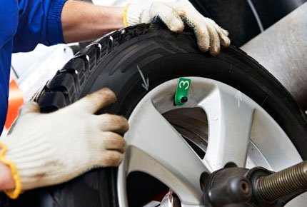 Комплекс шиномонтажных услуг в автосервисе на Ракетной со скидкой 50%