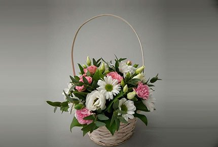 Для любимых учителей композиция в корзине со скидкой 50% в цветочных салонах «Жасмина»