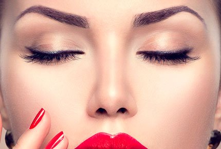 Перманентный макияж бровей и межресничного лайнера со скидкой 50% в студии Олеси Рябовой