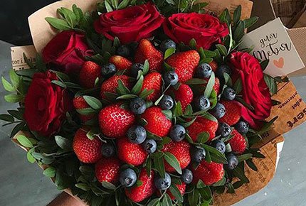 Фруктово-ягодные букеты ко дню матери со скидкой 50%