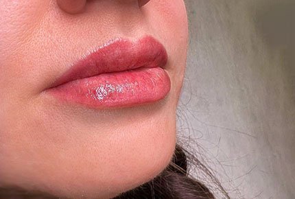 Перманентный макияж губ и бровей в салоне «Прованс» со скидкой 50%