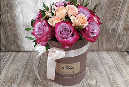 Огромный выбор роз в   шляпных коробках со скидкой 50% в мастерской цветов и подарков «Клевер» на Гагарина
