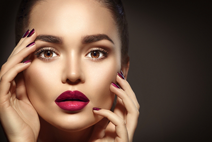 Маникюр с покрытием и педикюр со скидкой 50% в студии красоты «Новый сезон»