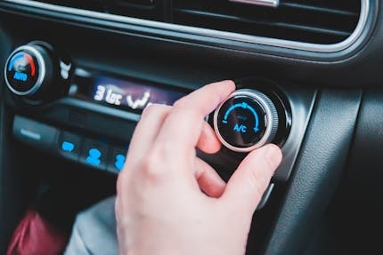 Заправка кондиционера в автокомплексе на Каштаке со скидкой 50%