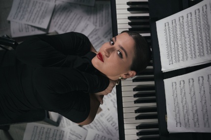 Индивидуальная фотосессия в фотостудии "Поталь" со скидкой 50%