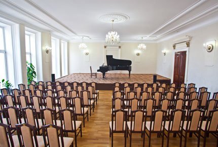 Два билета на концерты 23 и 27 сентября в Хрустальный зал музыкального колледжа со скидкой 50%