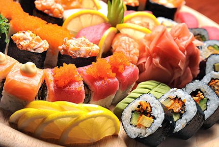 Попробуйте вкусные суши и сочные роллы от ресторана доставки "Япона мама" со скидкой 50%