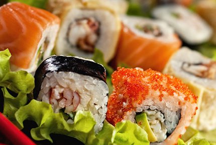 Звони в суши, заказывай и кушай! Новые наборы со скидкой 50% от ресторана доставки суши "СанРайз"