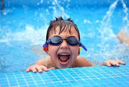 Обучение плаванию детей и взрослых со скидкой до 70% в бассейне оздоровительного центра «Нептун»