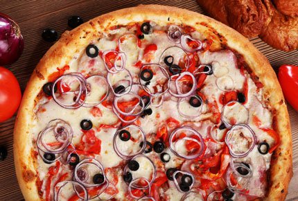 Сочная, ароматная пицца от «Ням-Ням» со скидкой 50% и 20% скидка на роллы