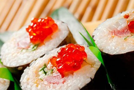 Скидка 50% на все роллы и суши от ресторана доставки "Рис-суши" + два шашлычка в подарок!