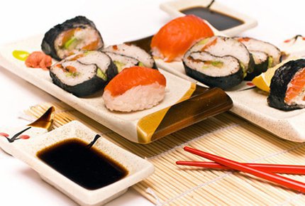 Скидка 50% на суши и роллы от службы доставки "Лавка суши"
