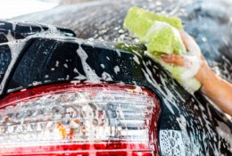Комплексная мойка авто со скидкой 55% в автомойке «Кристалл» на Старо-Деповской